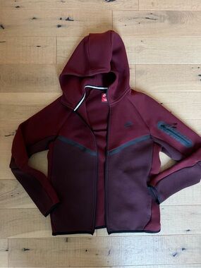 Nike Men's Maroon/Burgundy Performance Hooded Jacket- note zipper missing- new